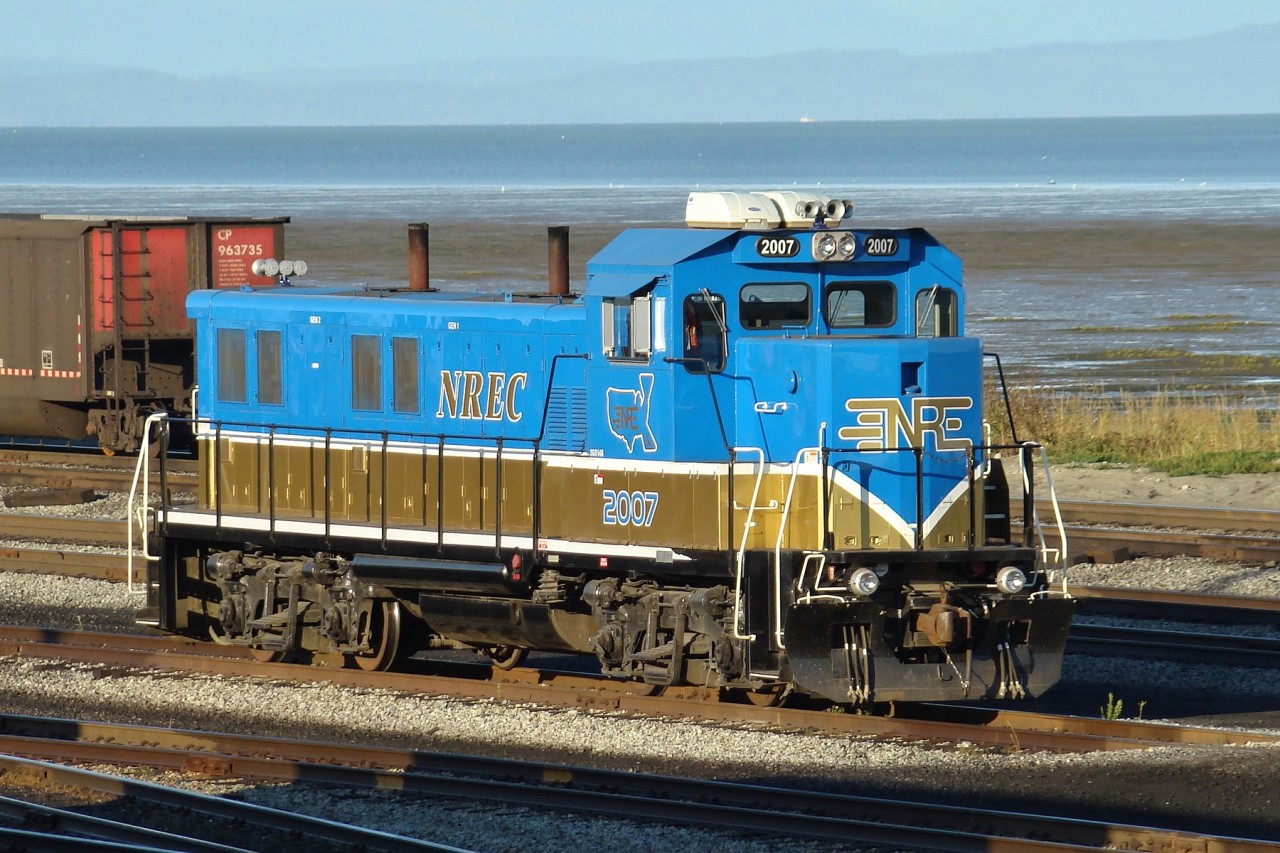 NRE's 2GS14B demonstrator 2007 works the east end of the yard at Roberts Bank