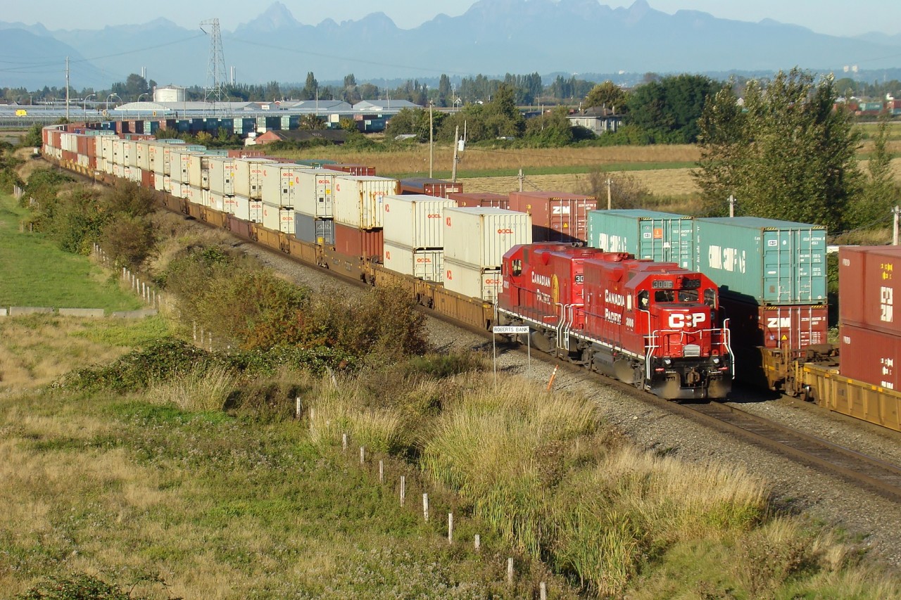 CP 3006 and 3003 lead a transfer into Roberts Bank.