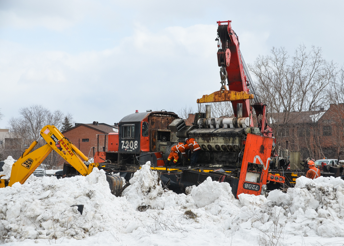 Scrapping on-site. CN 7208 was involved in a sideswipe and a derailment very early Sunday morning in the St-Henri neighbourhood of Montreal. Its frame was bent and so is being scrapped on site. For more train photos, click here.