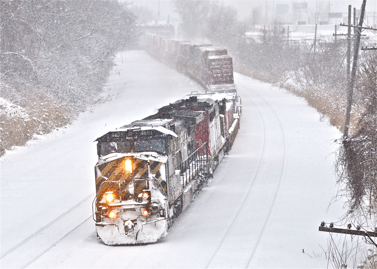 BCOL 4651 & CN 2449 head west with CN 149 after doing some switching at Turcot West, For more train photos, click here.