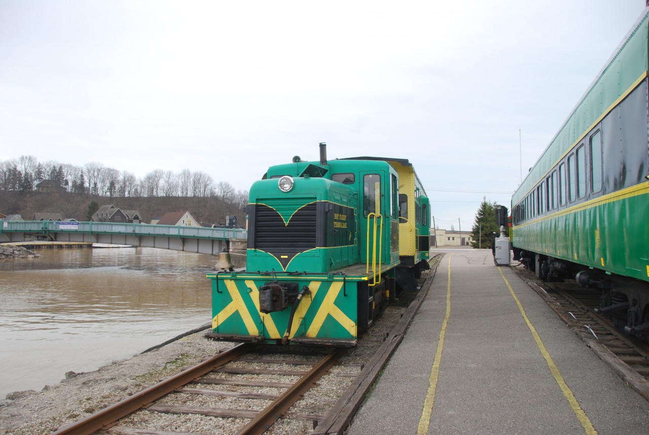 PSTR L1 aka "Stanley" has just backed into the station and has just been shut down for the night after a long day of running hooked up to PSTR car #66 back in April.
