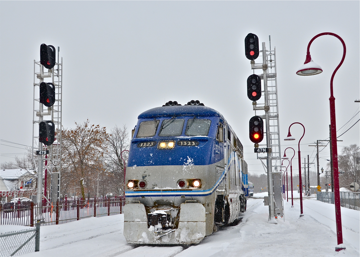 AMT 1323 is leading AMT 90 through the crossovers and is passing between two sets of signals which are only about 2 months old. For more train photos, click here.