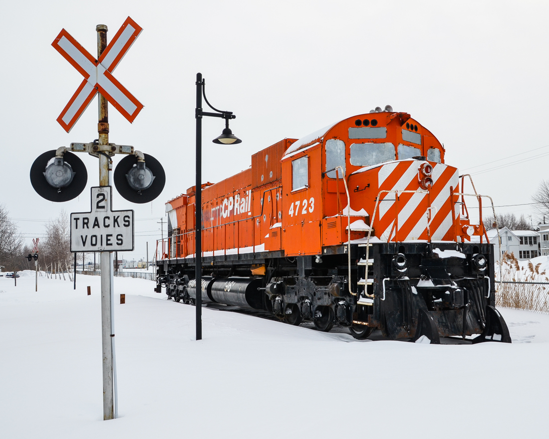 A battered and vandalised MLW beast. CP 4723 has been on display in this park near Farnham Station since 1996 and it is not in good shape. There is graffiti on the long hood, headlights gone and more. For a different angle of this engine from last fall, click here. For more train photos, click here.