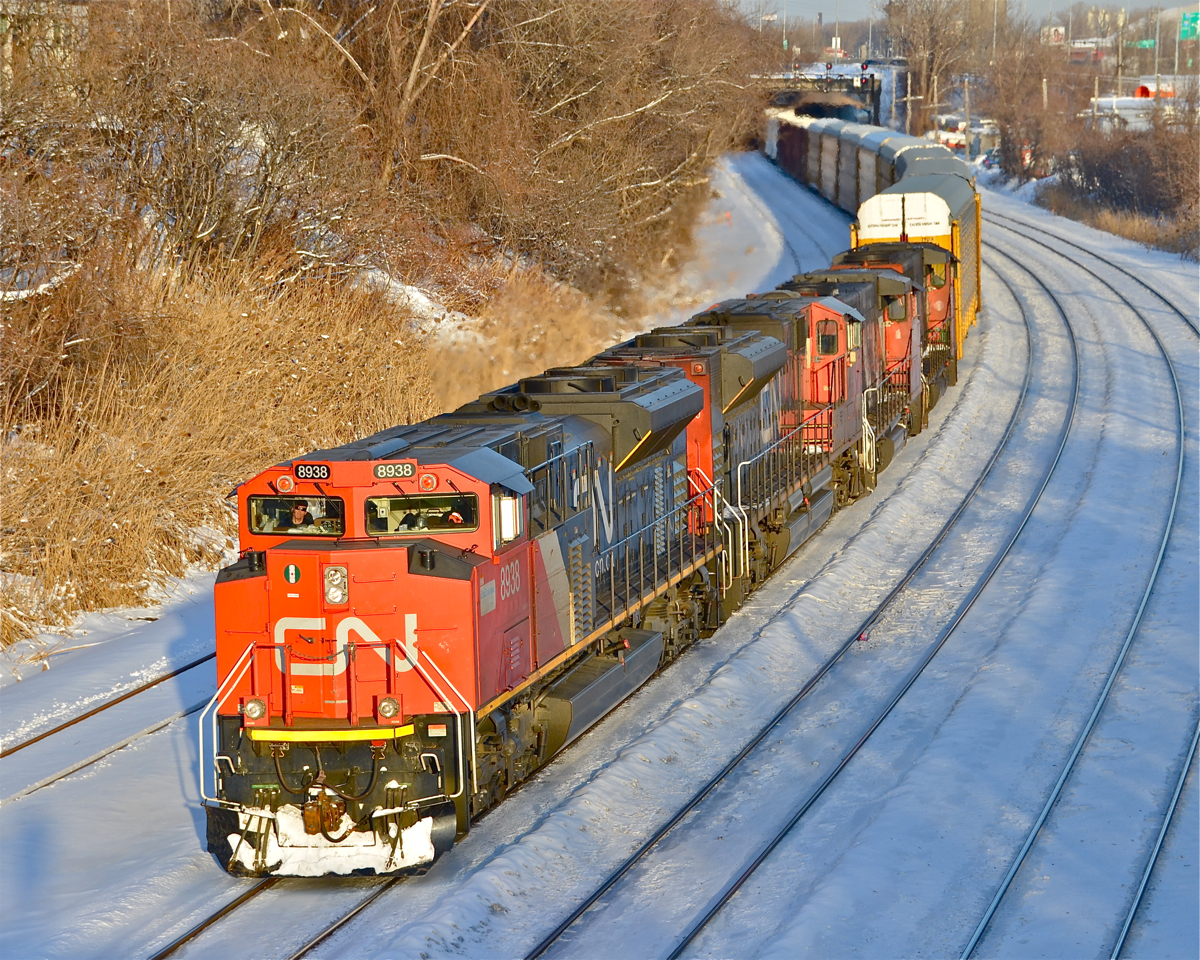 A pair of SD70M-2's and a pair of zebra striped geeps (CN 8938, CN 8900, CN 4800 & CN 9675) lead 401 westward into the strong but soon to set sun. For more train photos, click here.