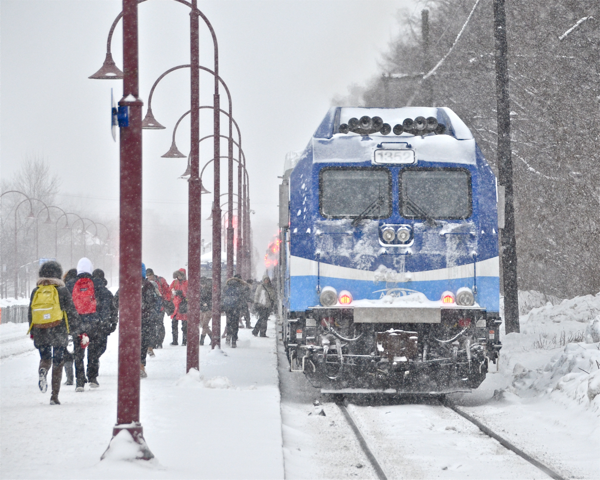 Students rush to board AMT 185 at Montreal West station, bound for St-Jerome. Pushing is AMT 1352. For more train photos, click here.