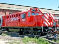 One-of-a-kind CP RSD-17 #8921, the "Empress of Agincourt", on display at the former Michigan Central shops in St. Thomas, ON. For more pics & videos from my collection see <a href="http://northamericabyrail.info"> http://northamericabyrail.info </a> . (New trips added)