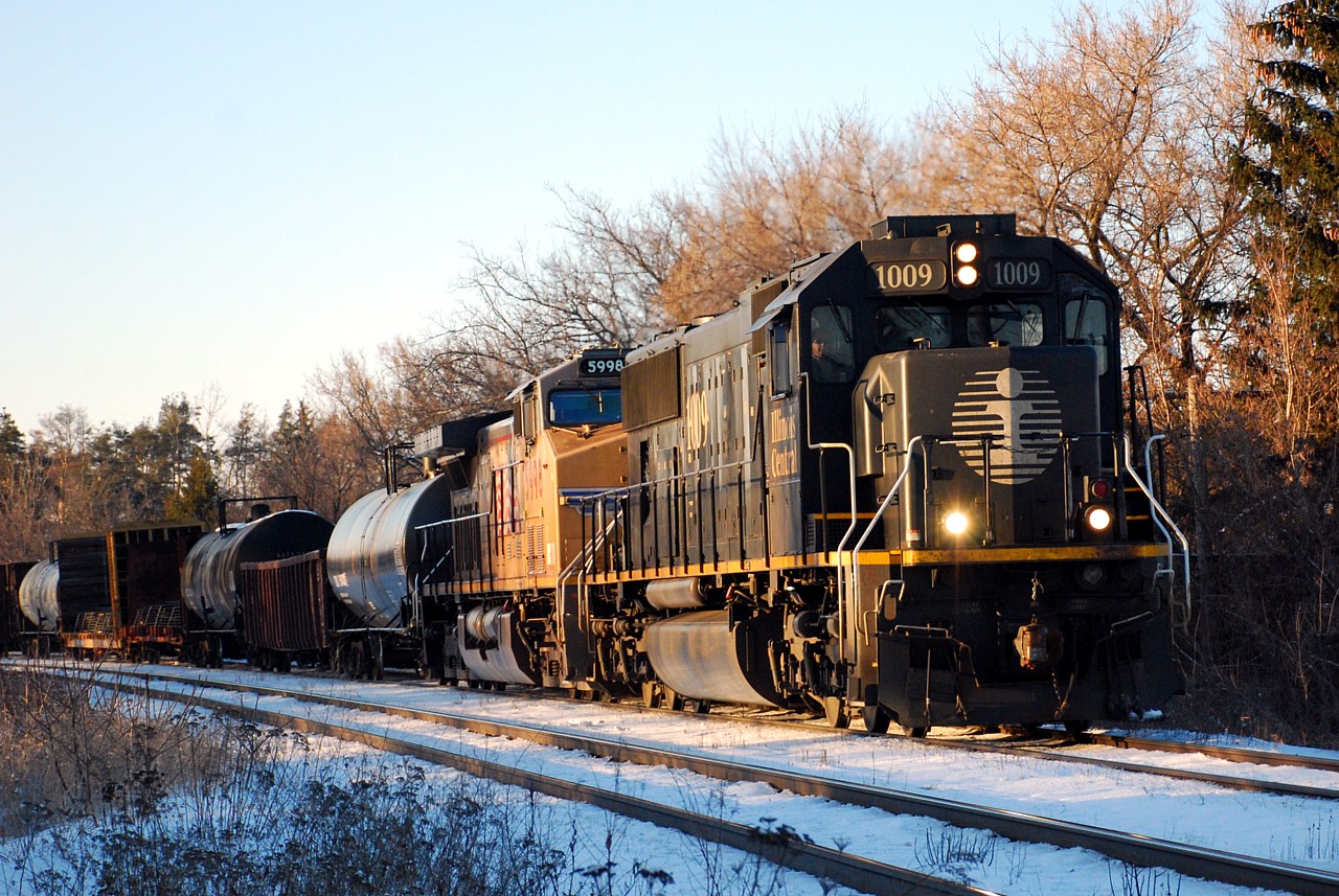 CN 330 flies around the curve approaching CN Hardy with IC 1009 and UP 5998. Four minutes later when I left, this scene was no longer illuminated by the quickly setting sun. Not a bad way to end a work day.