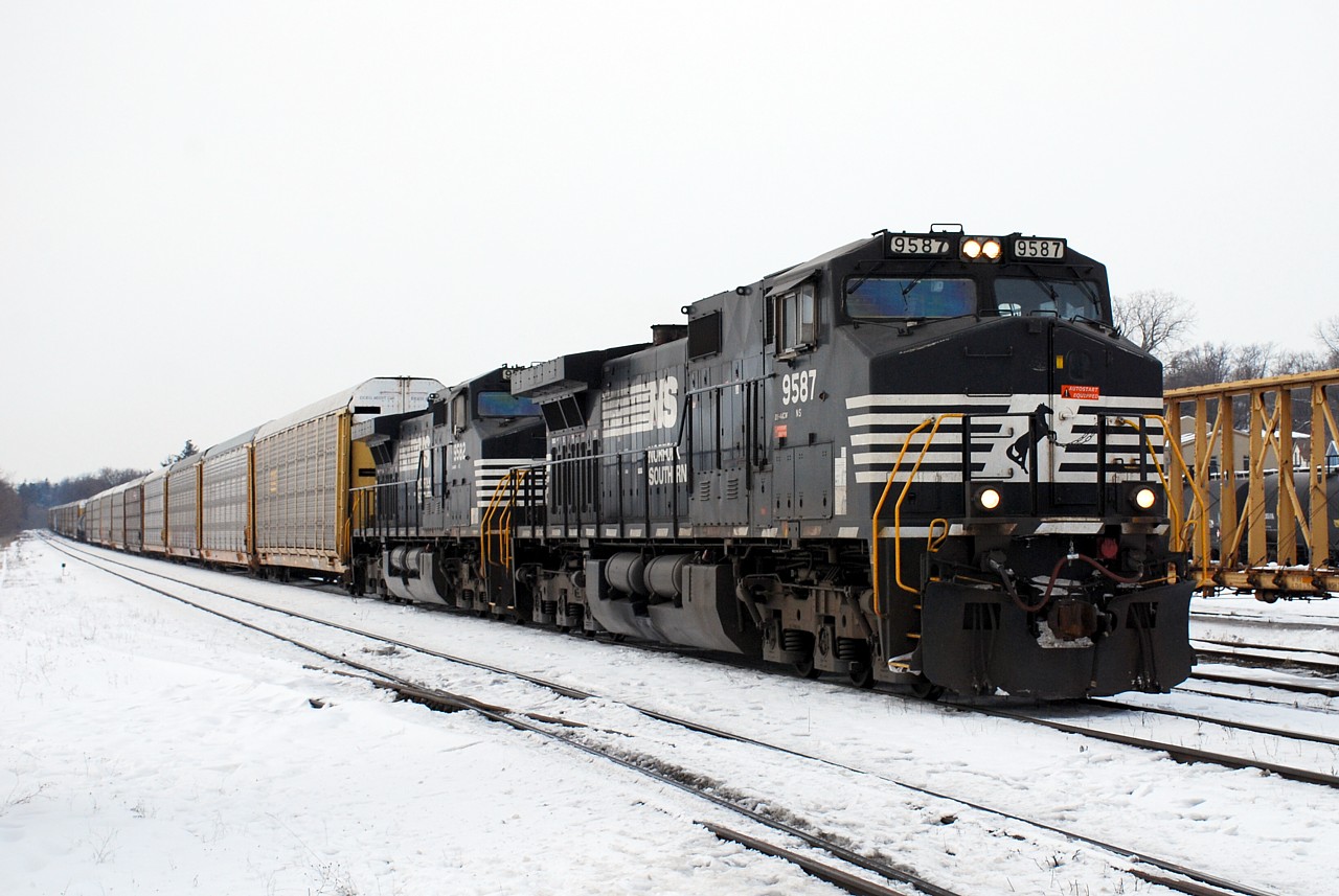 This afternoon wasn’t all that inspiring for photography; nonetheless, it was cool to see CN X332 with NS 9587 and NS 9582. It almost looks like NS 328 is running again!