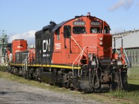 CN7255 with slug 223 and CN9525 working the grain elevator shunt at Sarnia, Ontario.