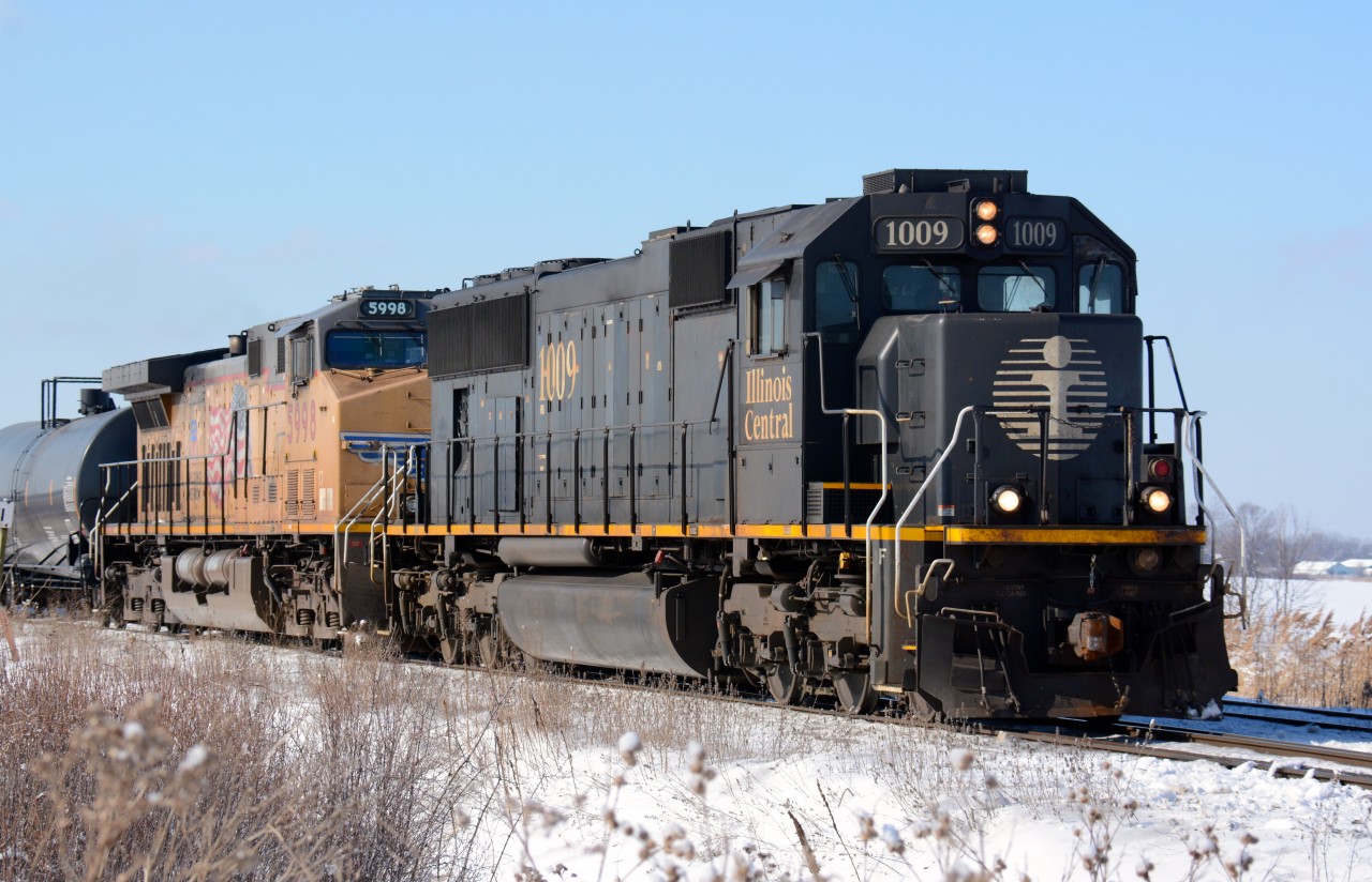 IC1009 with UP5998 eastbound at Blackwell siding Sarnia, Ontario.