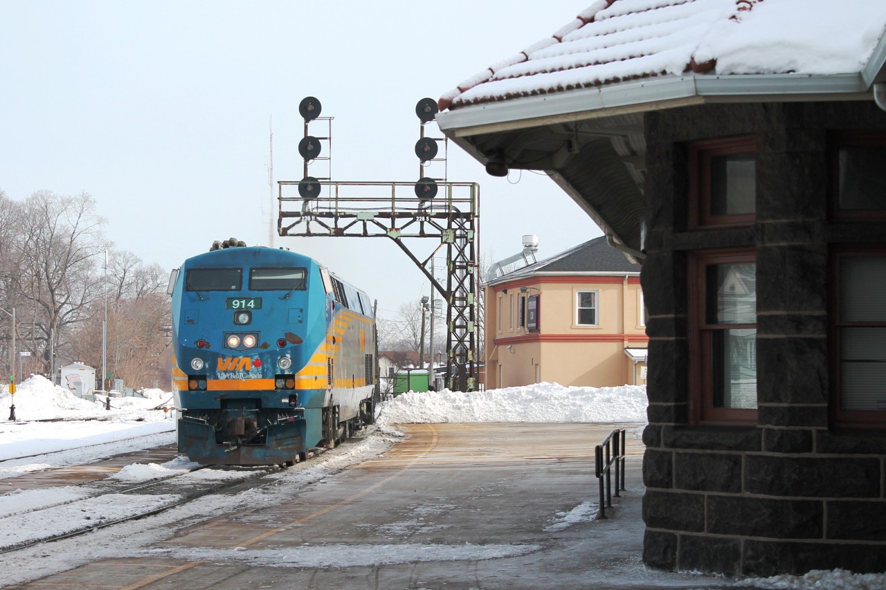 Having become convinced that I am the only person in Ontario who hasn't seen FPON I went to Brantford with high hopes. What a bust two freights in the morning both with CN power and two Via. I must try and arrange it better to try and be there in an afternoon not the morning!!!!
