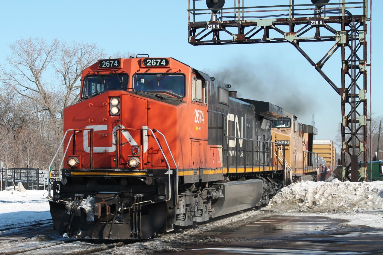 At Last!!! After almost giving up hope of seeing any of the current foreign power, at 14:10 today I cracked it! Having almost thrown in the towel and gone home a fellow photographer told me that a train was just going through Copetown. CN 2674 and UP 7342 shortly appeared heading west hauling mainly tank cars.