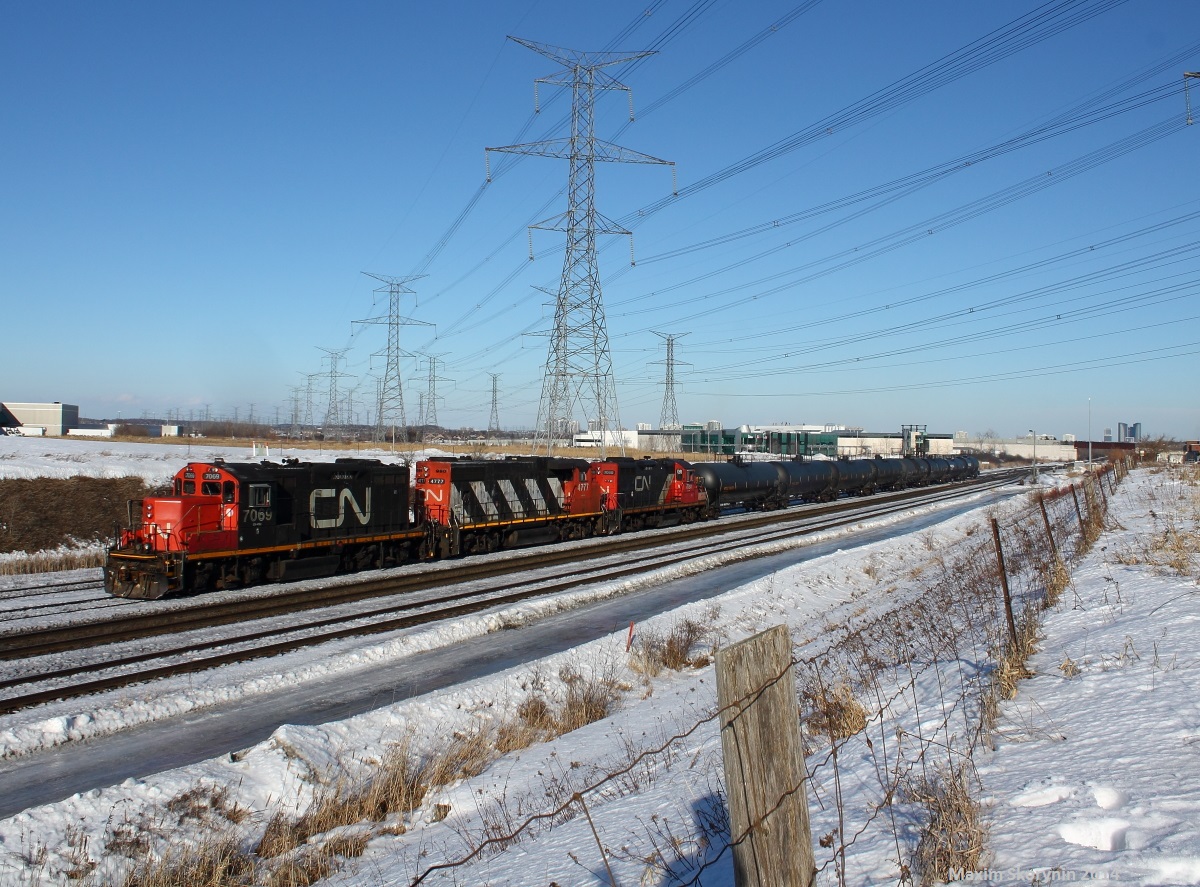 On a nice, sunny Saturday CN 541 rolls by Snider, just diverging off of the Canadian National Newmarket subdivision, which is that rusty bridge passing over the mainline in the background, bringing just a few oil cars to Macmillan yard.