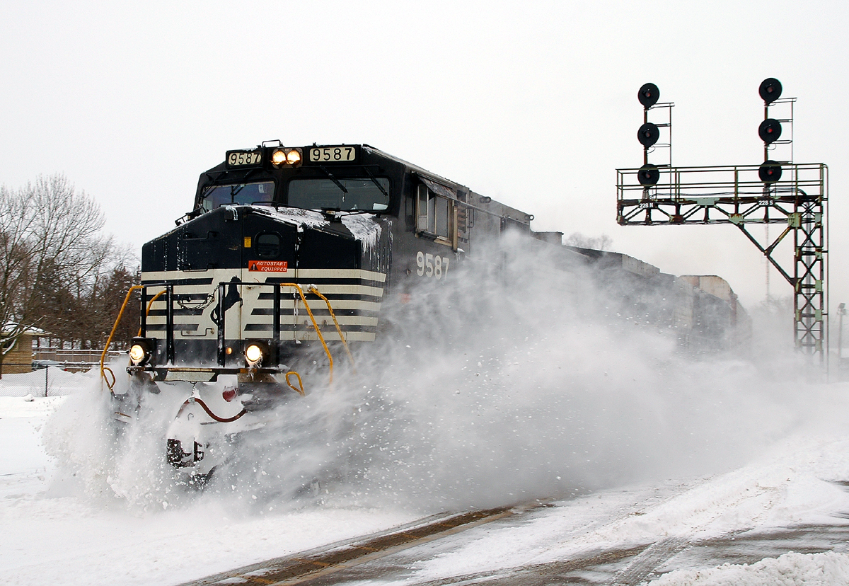NS 327 back? Nah, just 393 with NS 9587 - NS 9582 and 129 cars doing it's best impersonation of the former Buffalo, NY - St. Thomas, ON train :)
