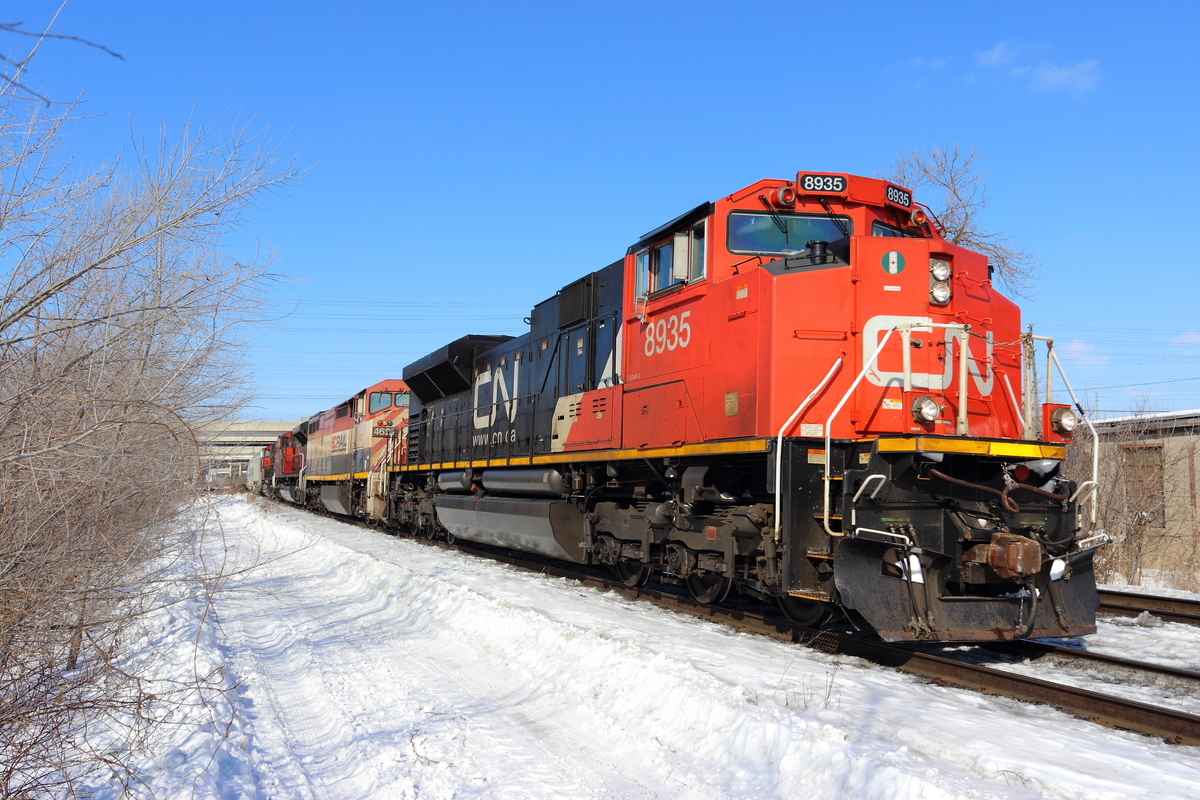 Here is a photo of CN X314 heading south on the CN Bala Sub. at Langstaff. Me and Roland headed out to catch this one and just a few minutes after arriving, X314 rolls by with a 4 locomotive roster in PL.