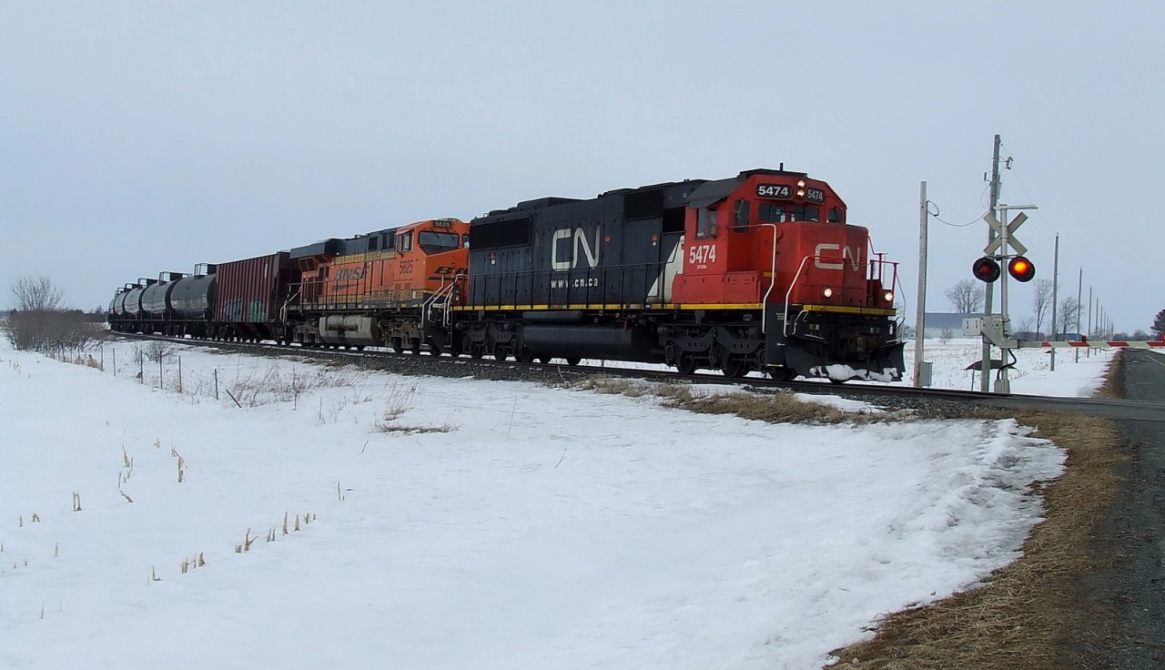 CN 711 rouds the curve with its 100 empty tanks.