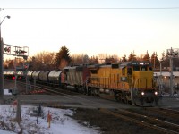 CN 2031 - CN 5561 lead 110 cars through Hardy Road in the last rays of light