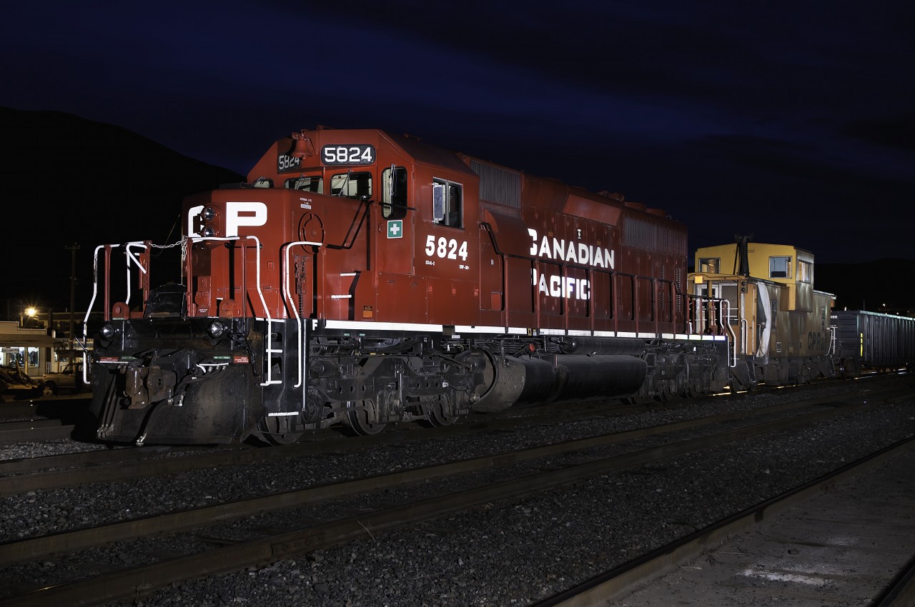 My good friend, the good "ole -2" continues to generate a dollar or two for its owner.  Here, 5824 rests at Ashcroft, BC on a warm summer's night.  If this motor could think or speak, he would look across at the GEVO's and AC's speeding by and would say "I used to run like that."