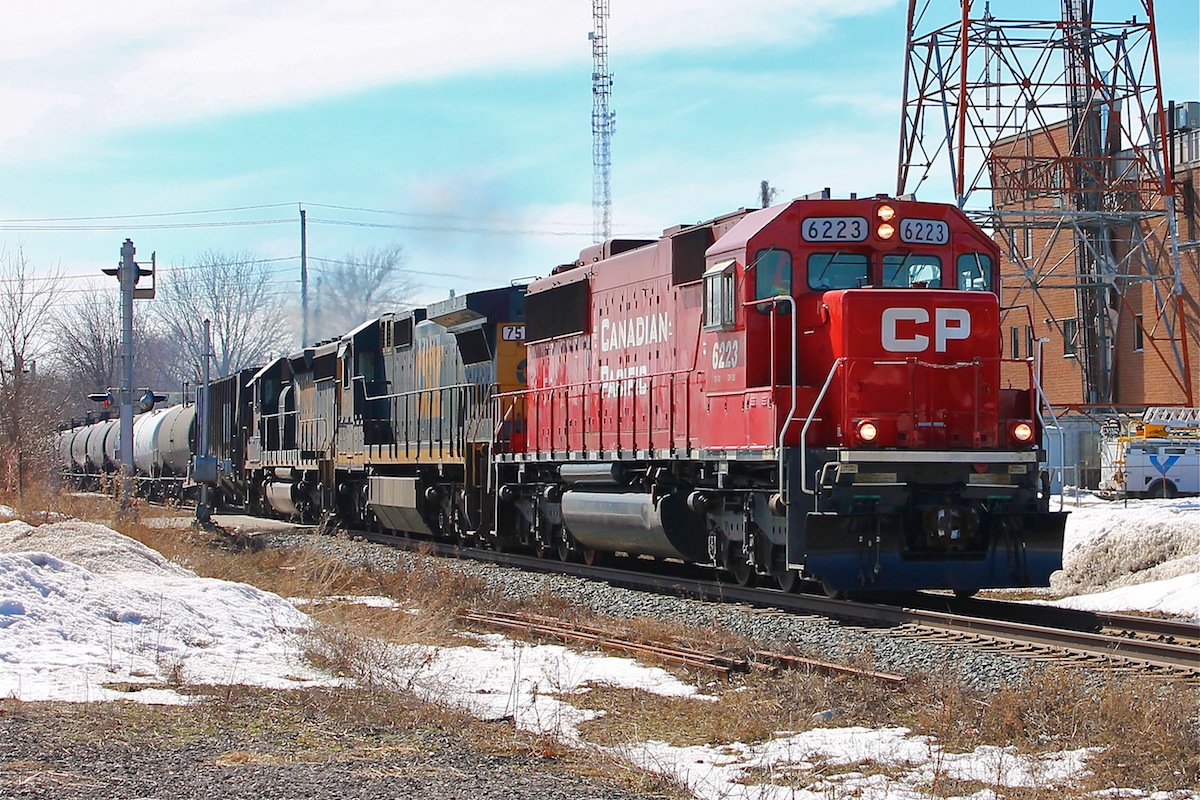 Just after the LORAM rail grinder made its way through Chatham doing each crossing, CP 644 made its way through the tunnel from Detroit Michigan with some interesting CSX power behind this rebuilt ex SOO Line SD60.