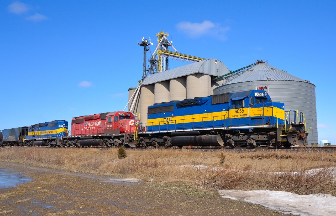 CP 644-904 passes the grain elevator at Haycroft with DME 6055 on the point with CP and ICE units trailing.