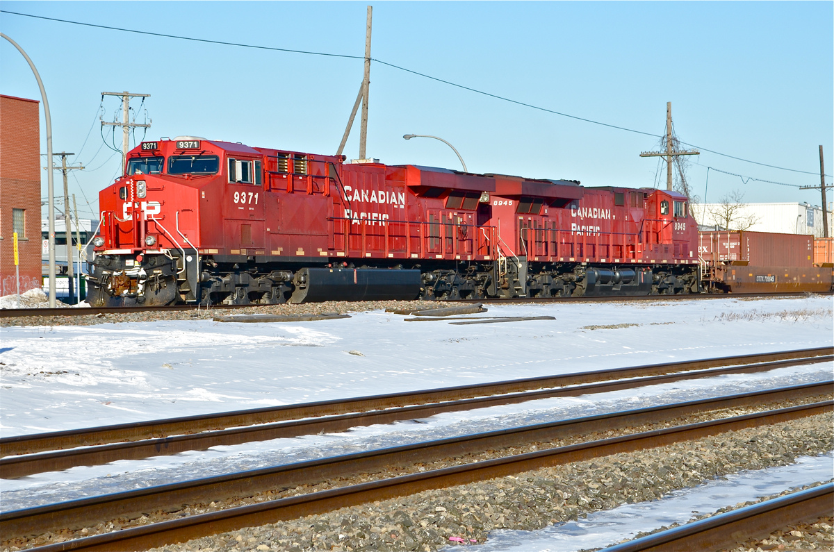 A pair of newer ES44AC's (CP 9371 & CP 8945) are stopped slightly east of the AMT Dorval Station with CP 143. They will depart in a few minutes once AMT 19 passes. For more train photos, click here.