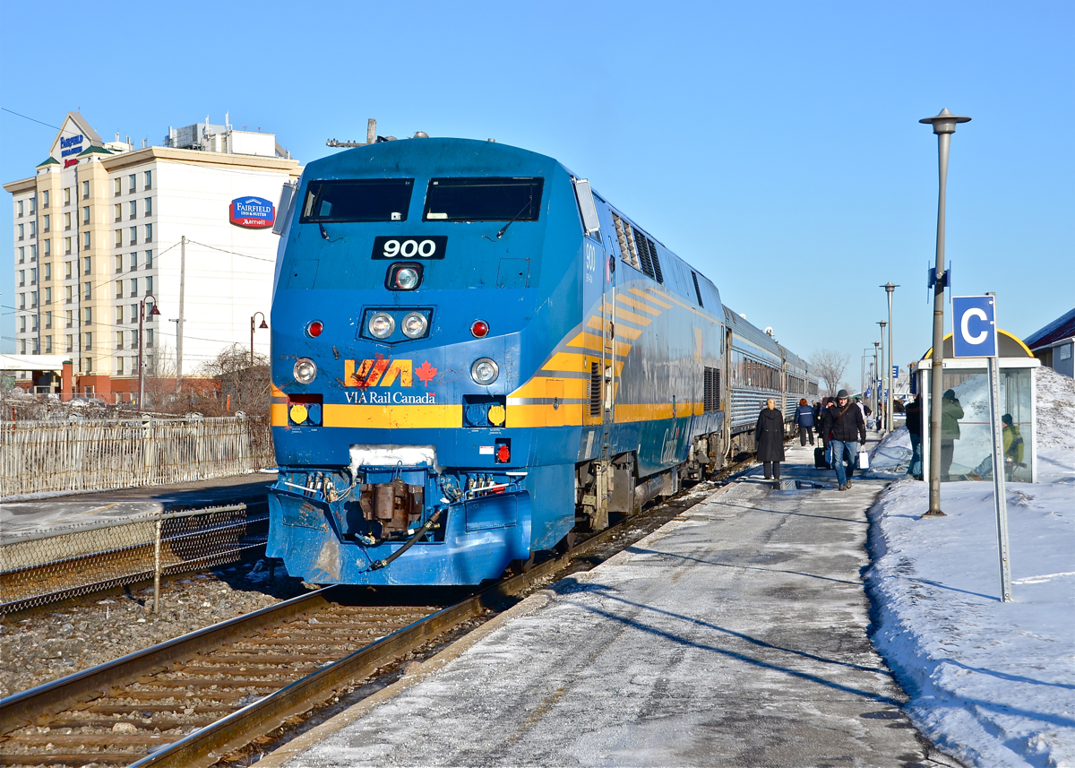 Bloody nosed class leader. VIA 900, the first P42DC on their roster, had hit a bird sometime before making its station stop at Dorval with VIA 67. It is boarding passengers and will depart in a couple of minutes. For more train photos, click here.