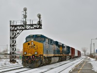 Westbound through Dorval much later and much faster than usual with CSXT 3140 & CSXT 957, both in the newest 'boxcar' paint scheme. For more train photos, click <a href=http://www.flickr.com/photos/mtlwestrailfan/>here.</a>