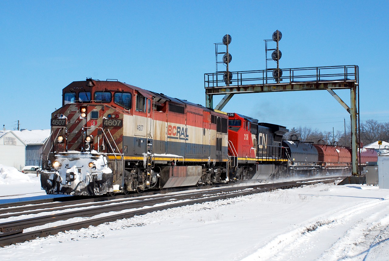 CN 331 arrives at Paris Junction. It will stop at Paris West to lift SOR interchange traffic.