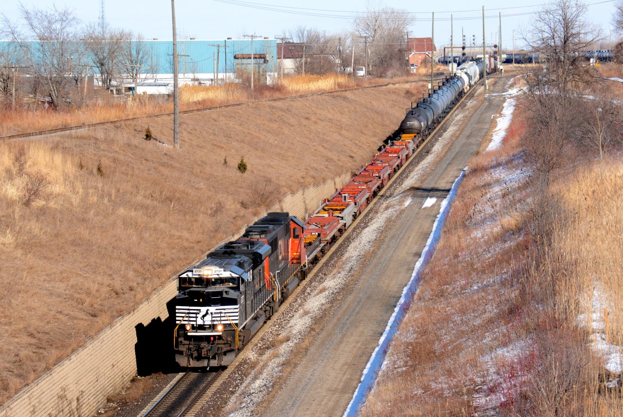 NS2737 with CN5416 heading west for Port Huron from the Vidal Street overpass.