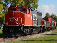 CN9525 with slug 223 and CN7255 working the Cargill elevator shunt in Sarnia.