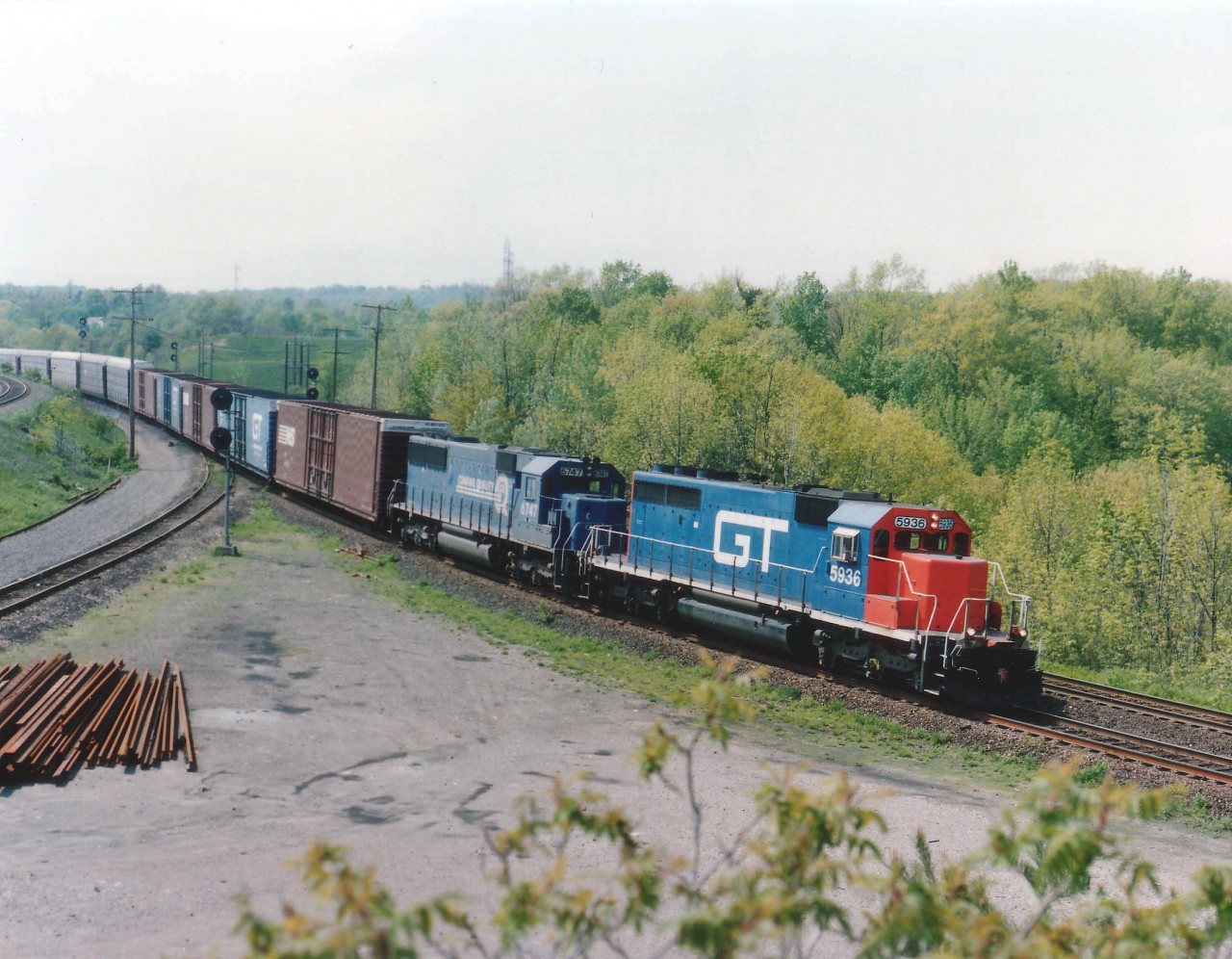 At the height of the colourful era of leased/run thru power during the mid 1990s, one never knew what to expect on CP or CN. It was a great time to be out.  An example shown here is eastbound CN #384 with GTW 5936 and CR 6747 on approach to Bayview Jct en route to Toronto.  The GTW was the former UP 4192.