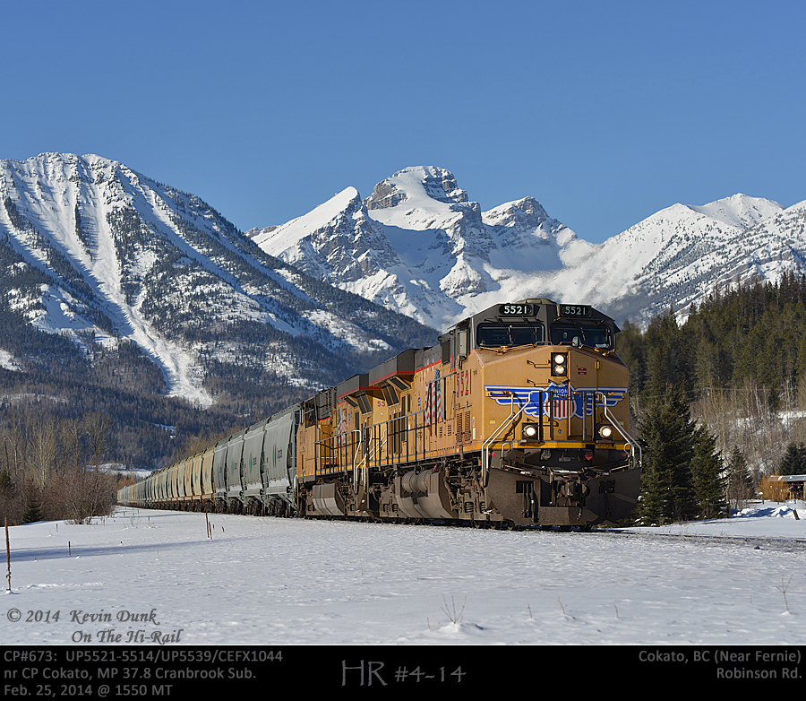 Under the Three Sisters peak, loaded potash 673 with UP5521-5514 with mid-train DPU UP5539 and trailing DPU CEFX1044 power through Cokato westwards heading for the Kingsgate border crossing into Idaho.
