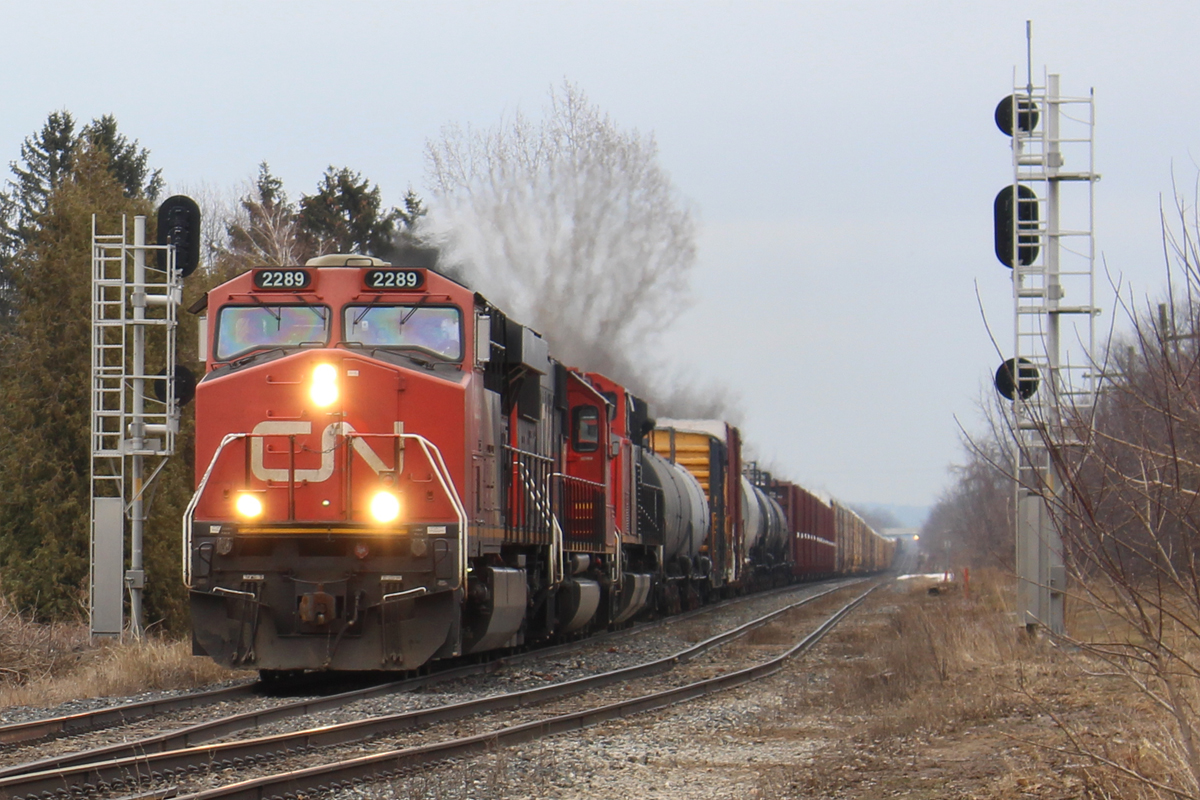 CN 422 is nothing short of 3 miles long today, with approximately 200 cars. CN 2289, 5411, 8841 head up this massive train as it charges through Jordan. In the distance on the south track is CN 331, hot on 422's tail. It was so close behind it would have to sit at Jordan for over 10 minutes so 422's block could clear. It is very rare for freights to follow this close to each other on the CN Grimsby Sub east of Stoney Creek, today was a nice exception.