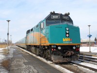 A rebuilt VIA F40PH-3 arrives into Dorval heading eastbound. I got the same unit on a eastbound the previous day.