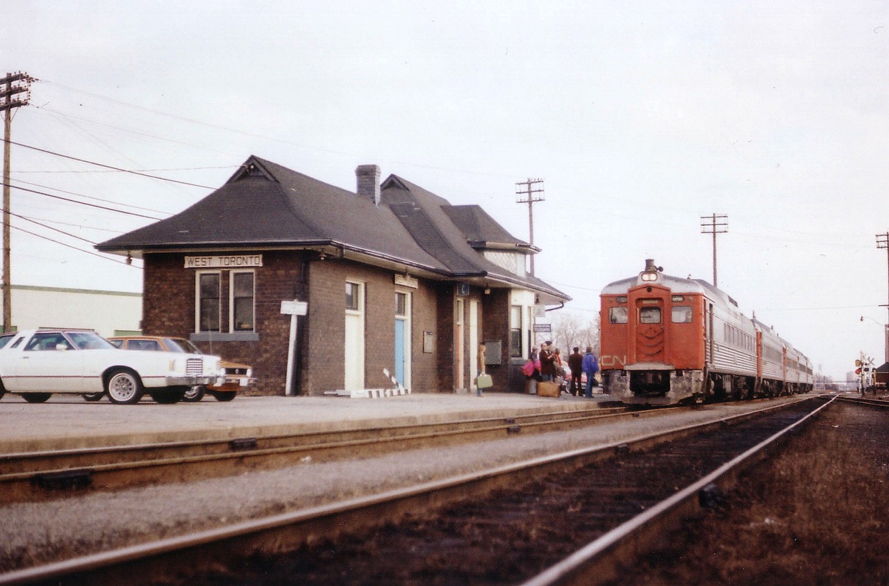 London-bound CN Buddcars are 14 minutes out of Union when on time, putting this train #663 at 1059 at West Toronto station back on a Sunday in March of 1977. For some odd reason I for once had the foresight to list the Buddcars, CN 6208, 6115, 6118, 6005 and 6113. It is my understanding 6208 survives.....somewhere.