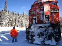 Man and machine.  Although U.S. made, these units seem undeniably Canadian.  Especially when placed in a winter scene such as this.  Tucked into the siding at Oatland, probably waiting on a 112.