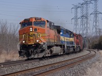Looking like something out of the American Midwest, BNSF5709-DME6201-CP5920 haul train 609 towards Toronto Yard.
