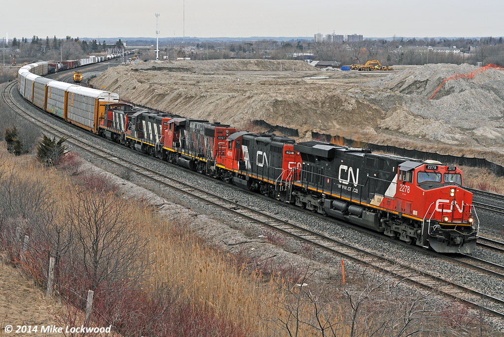 An interesting mix of older power tags along behind CN 2278 heading up 372's train. In order are CN 4018, 4787, 4132, and 1412, which are headed to Belleville (4132 and 1412) and Brockville (4018 and 4787) as local power - . To me, the real star was the 4018... can't recall the last time I saw a 4000 series on CN and thought they we're pretty much all gone (which they are). DPU was 2225 for the record. 1828hrs.

You'll notice in the background the final stages of work as the temporary shoo-fly is being prepared on the GO Sub north track to allow for underpass construction eliminating the South Blair grade crossing. This work, in conjunction with the proposed GO maintenance facility slated to be constructed on the pile of dirt in the background, will eventually lead to the closing of the bridge to Gerdau Steel, and thus eliminating this view. I have a handy four letter word to sum up Metrolinx that I won't repeat here.