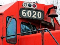 The only thing I like about these SD40-2's are the Canadian spotting features which include, cab mounted bell, class lights. Even after all these years, her action red paint still looks much intact. 