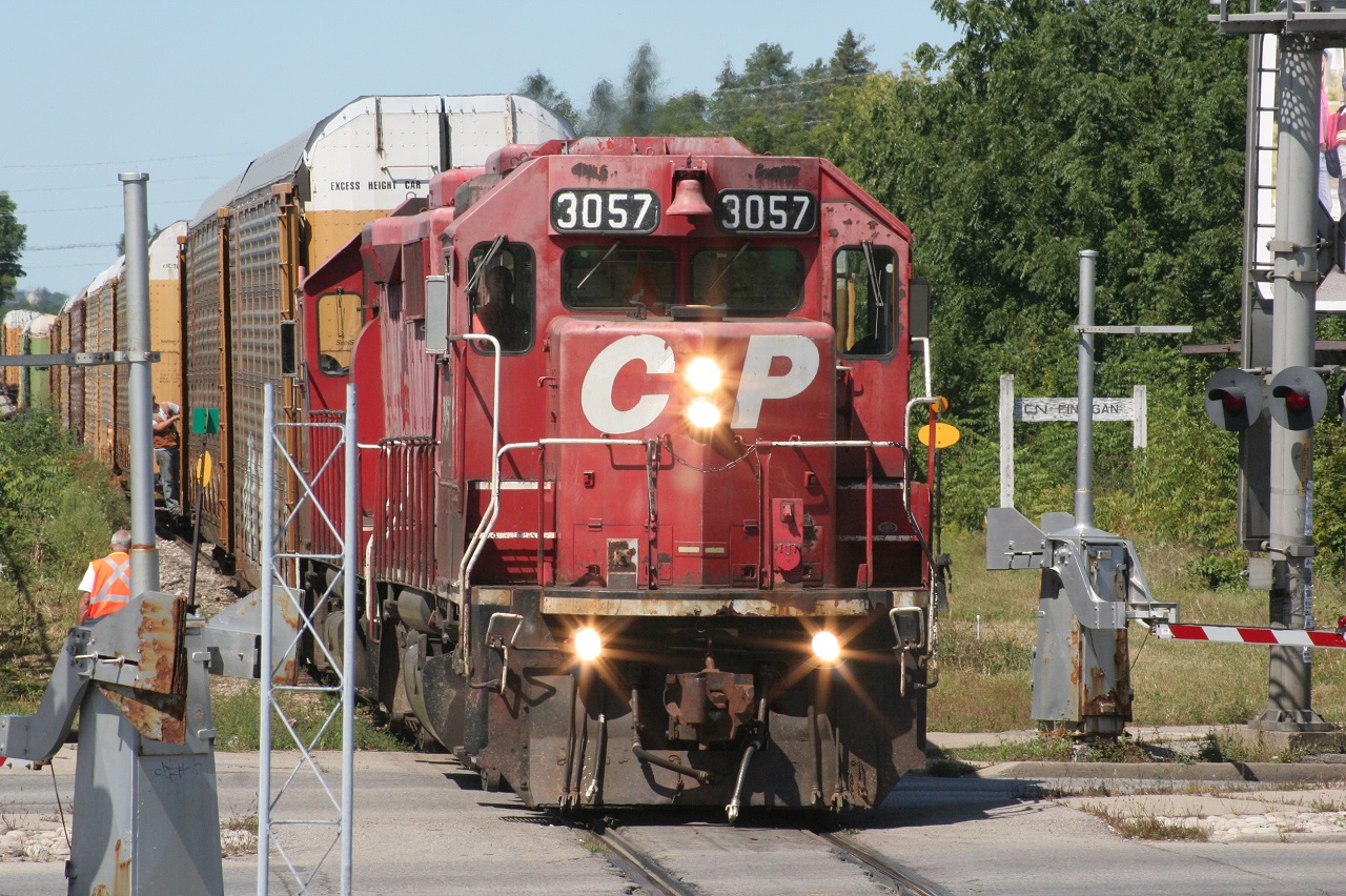 A look back at the infamous level crossing in Cambridge - Delta Intersection (Hwy. 24). Power: CP 3057 and 3038 (I believe). Date: August 30, 2008. Note the old paint scheme on 3057/3038. It may be hard to find this paint scheme on CP GPs nowadays.