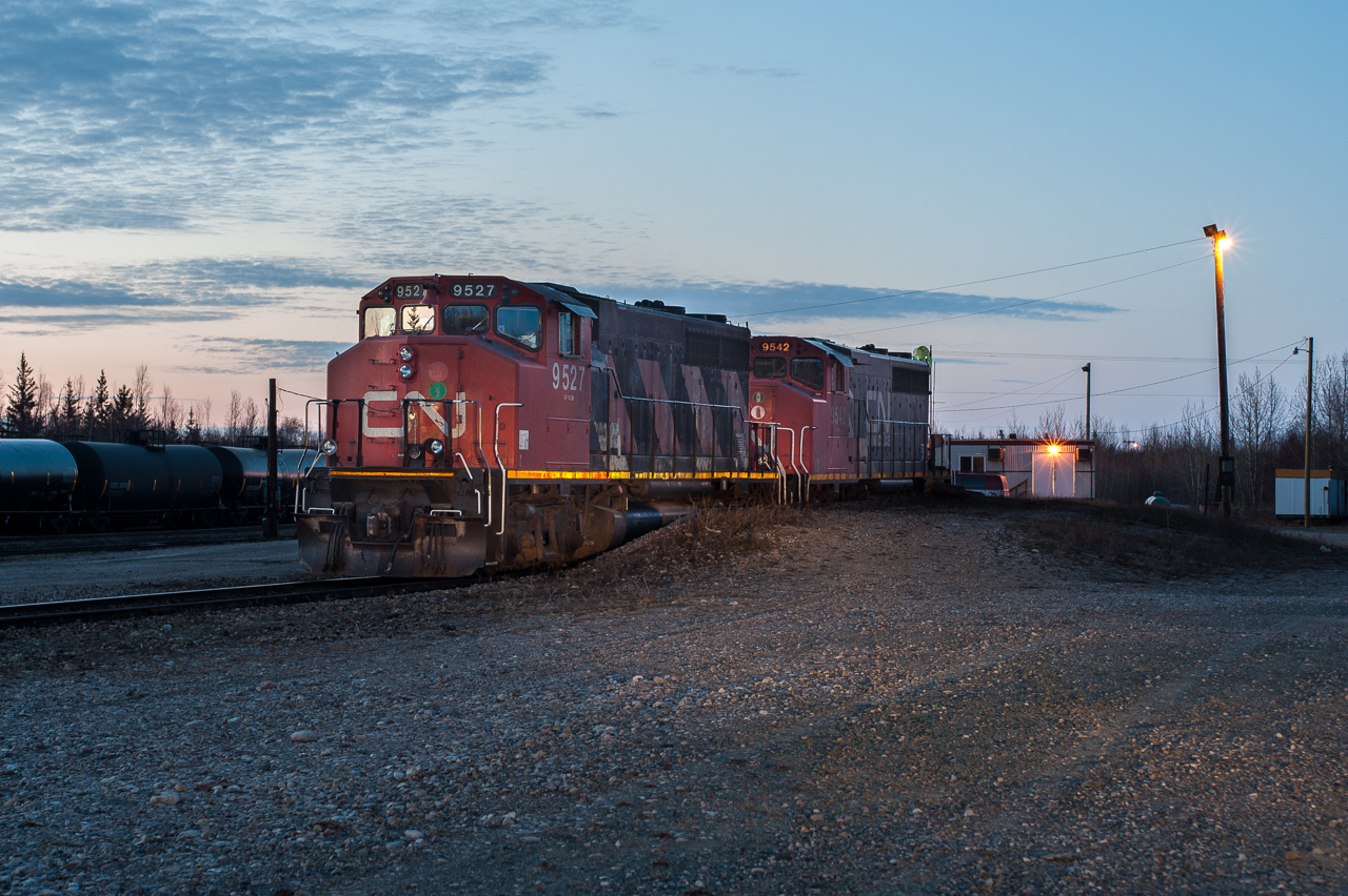 Two GP40-2L are sitting at Canadian Nationals North End, and thus at the northernmost point of the North American rail network. Only near isolated Alaska Railroad reaches farther north. Due to its northern location, it's not realy dark on that Hay River NWT evening at 2216.