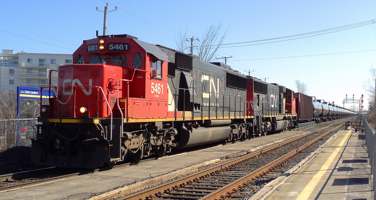 GAS GAS covoy of empty gas cars pull by CN-5461 a EMD SD-60 leading loco with CN-5797 a SD-751 check behind CN-5797 a BNSF car that serve as a BUFFER CAR betwing the loco and gas cars it is a fédéral law to have a buffer car to separe the loco of dangerous loads al so one at the end of the convoy