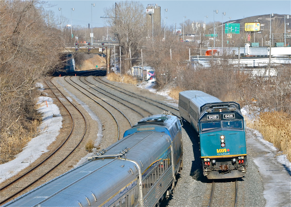 VIA meet. At left an unidentified P42DC heads east with a slightly late VIA 52. It passes VIA 6426 heading west with VIA 59. For more train photos, click here.