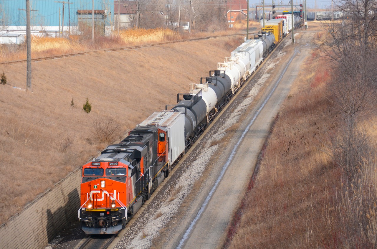 CN2809 heads west bound with CN5793 for Port Huron, Michigan from the Vidal Street overpass.
