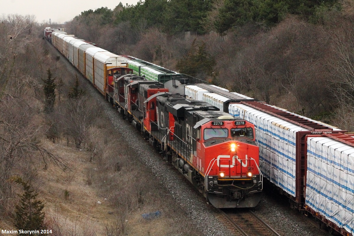 CN 372 rolls by Hilda with a beast lashup including a GMD1 in second last.