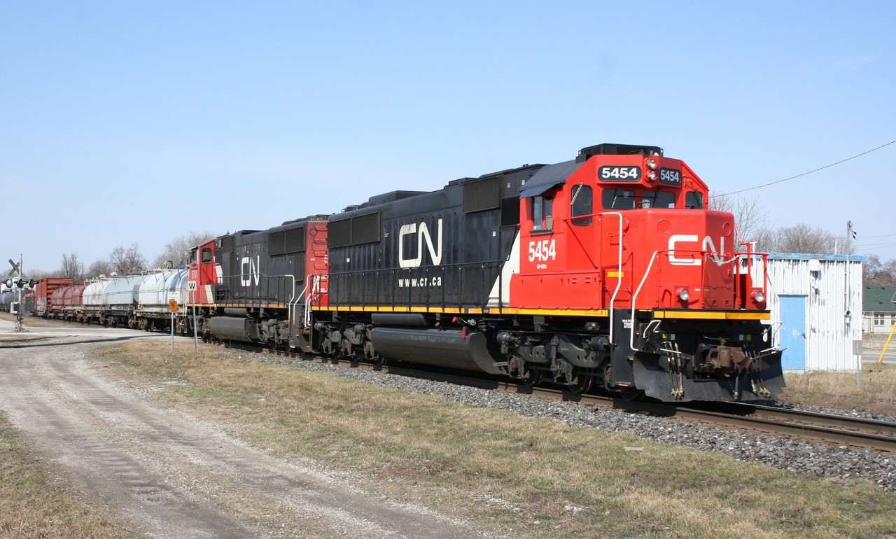CN 509 rolls through the town of Strathroy, Ontario with transfer traffic between Sarnia and London yards.
