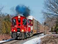 Surprise, surprise, the 10:00 Woodstock Job throttles up past the fixed advance signal to Carew with empty multi's pulled from W. Coak at Woodstock. Thanks Joe for the smoke show ! 