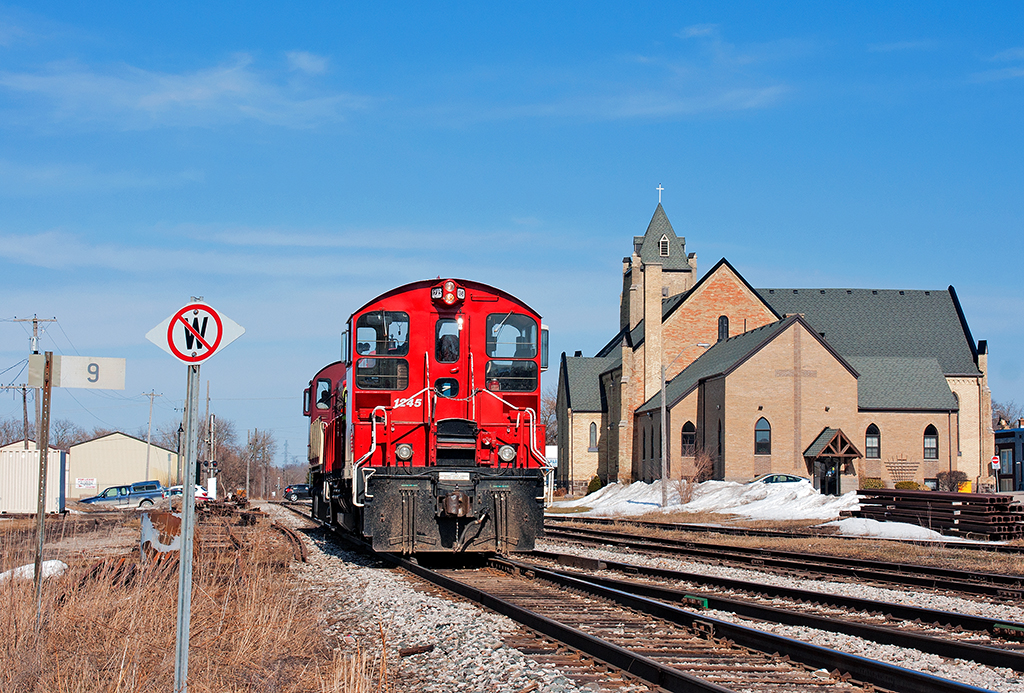 With work completed at Ingersoll, the 10:00 Woodstock Job heads back down the Port Burwell Subdivision for home.