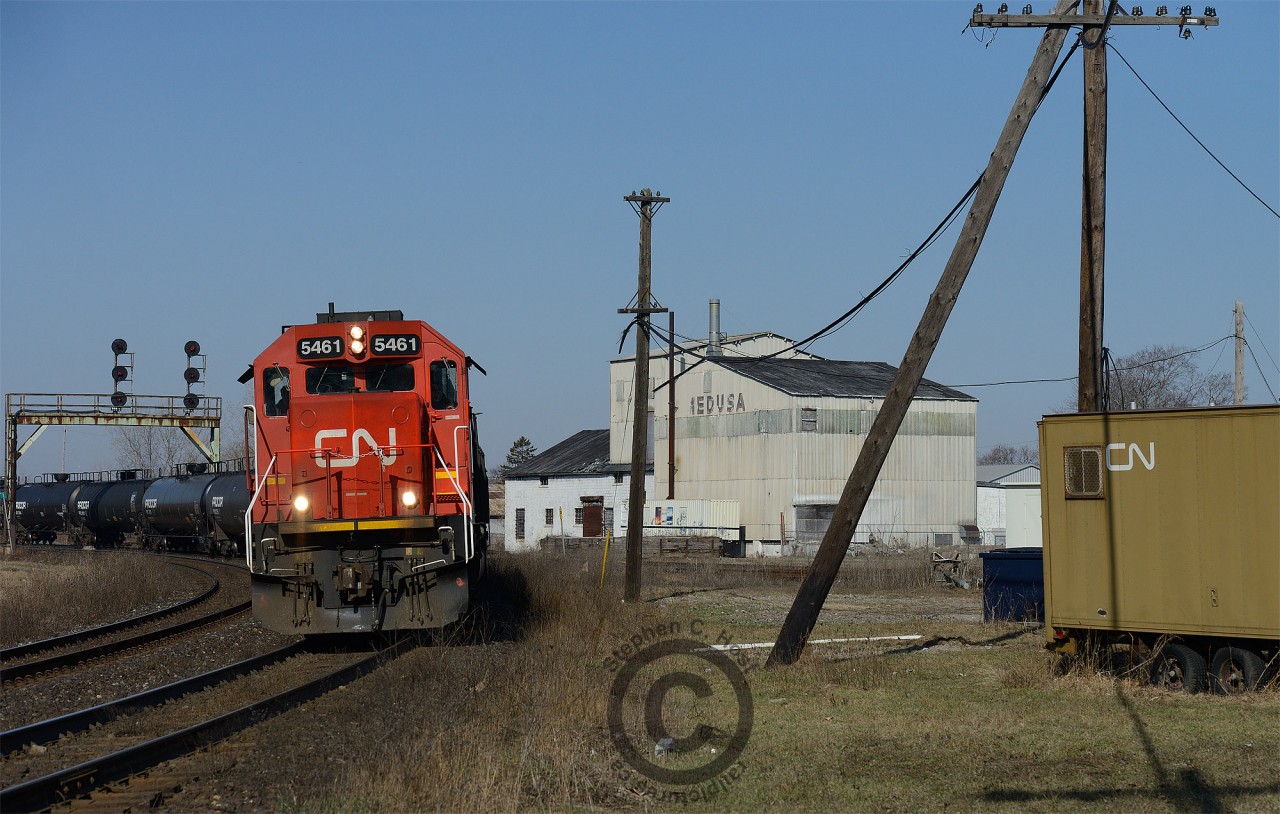 X396 rounds the curve at Paris Junction. Once the junction point of the former Mainline (before the Brantford Division/cutoff), the Drumbo sub, and the Dundas subdivision - the old main was ripped out in the 30's, and the drumbo around '82. Passenger trains would have taken this signal up the Drumbo Sub to Stratford and Goderich until about 1970.