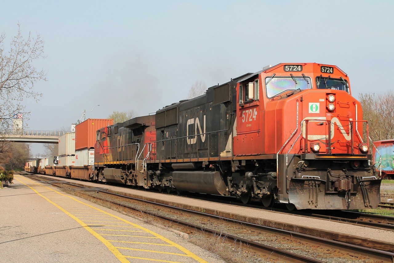 This all intermodal was speeding up the bank passed Woodstock station hauled by 5724 and 2560. Not a lot was moving this morning as both CN and CP were doing track maintenance.